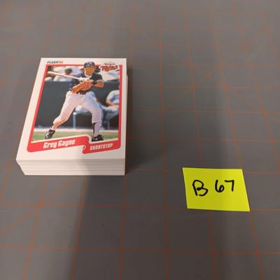 Baseball Card Bundle (B67)