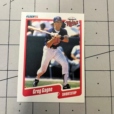 Baseball Card Bundle (B67)