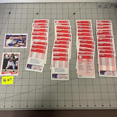 Baseball Card Bundle (B67)