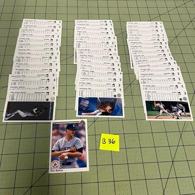 Baseball Card Bundle (B36)