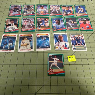 Baseball Card Bundle (B72)