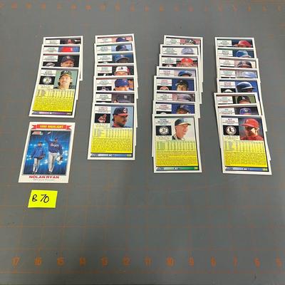 Baseball Card Bundle (B70)