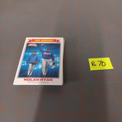 Baseball Card Bundle (B70)