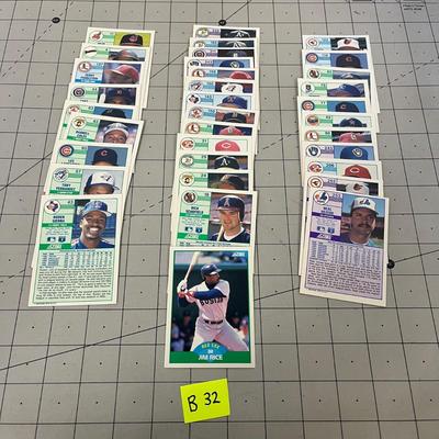 Baseball Card Bundle (B32)