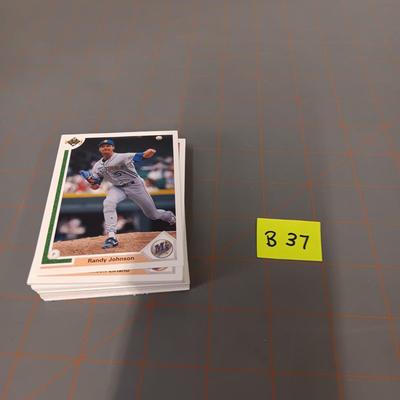 Baseball Card Bundle (B37)