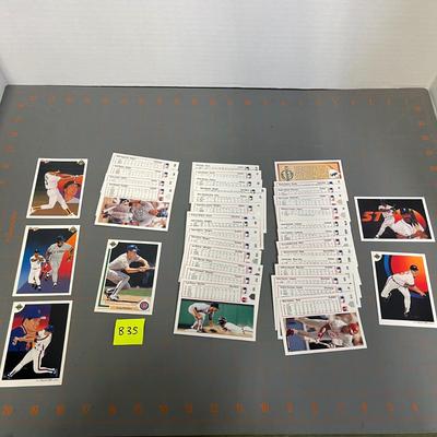 Baseball Card Bundle (B35)