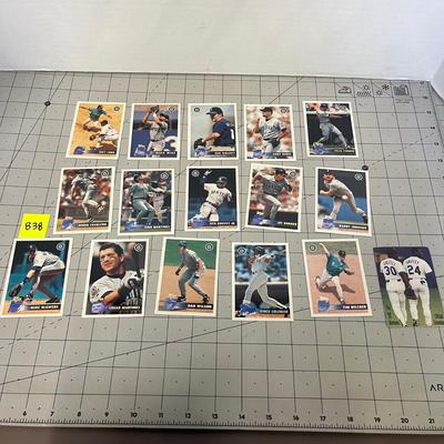 Baseball Card Bundle (B38)