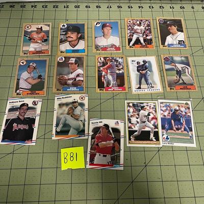 Baseball Card Bundle (B81)