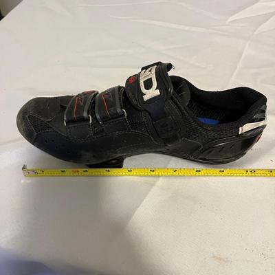 Bicycle Helmet, Shoes & Clothing Size M (UB-MG)