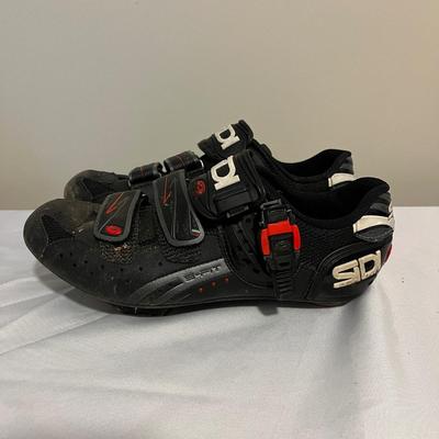 Bicycle Helmet, Shoes & Clothing Size M (UB-MG)
