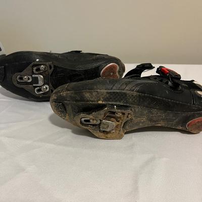 Bicycle Helmet, Shoes & Clothing Size M (UB-MG)