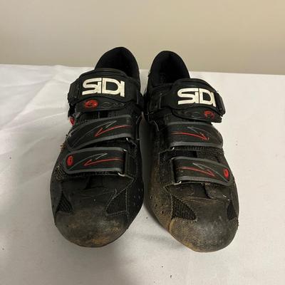 Bicycle Helmet, Shoes & Clothing Size M (UB-MG)
