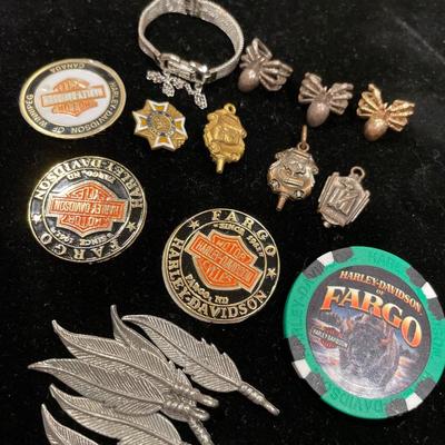 Small pins, trinkets, cuff links