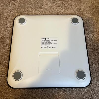 Knee Braces, Scale & Foot Bath (UB-MG)