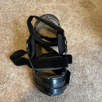 Knee Braces, Scale & Foot Bath (UB-MG)