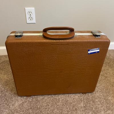 Samsonite Rolling Suitcase & More (UB-MG)