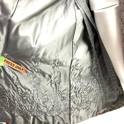 1945 Ladies Vintage Silver Platinum Unbranded Mink Coat