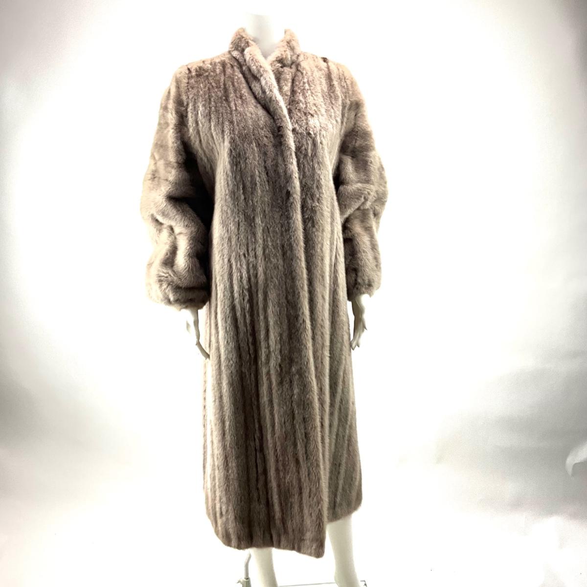 1945 Ladies Vintage Silver Platinum Unbranded Mink Coat