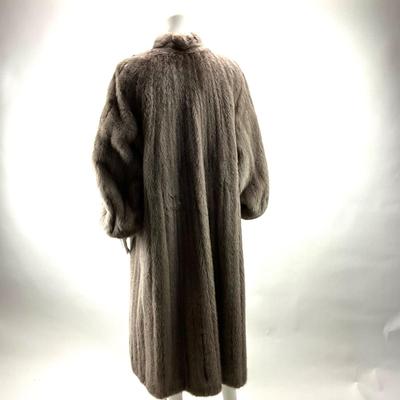 1945 Ladies Vintage Silver Platinum Unbranded Mink Coat