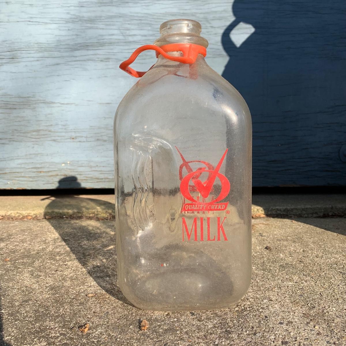 Lot 400G: Vintage Wrights Dairies Milk Jug, Abbots Dairy Glass Milk ...