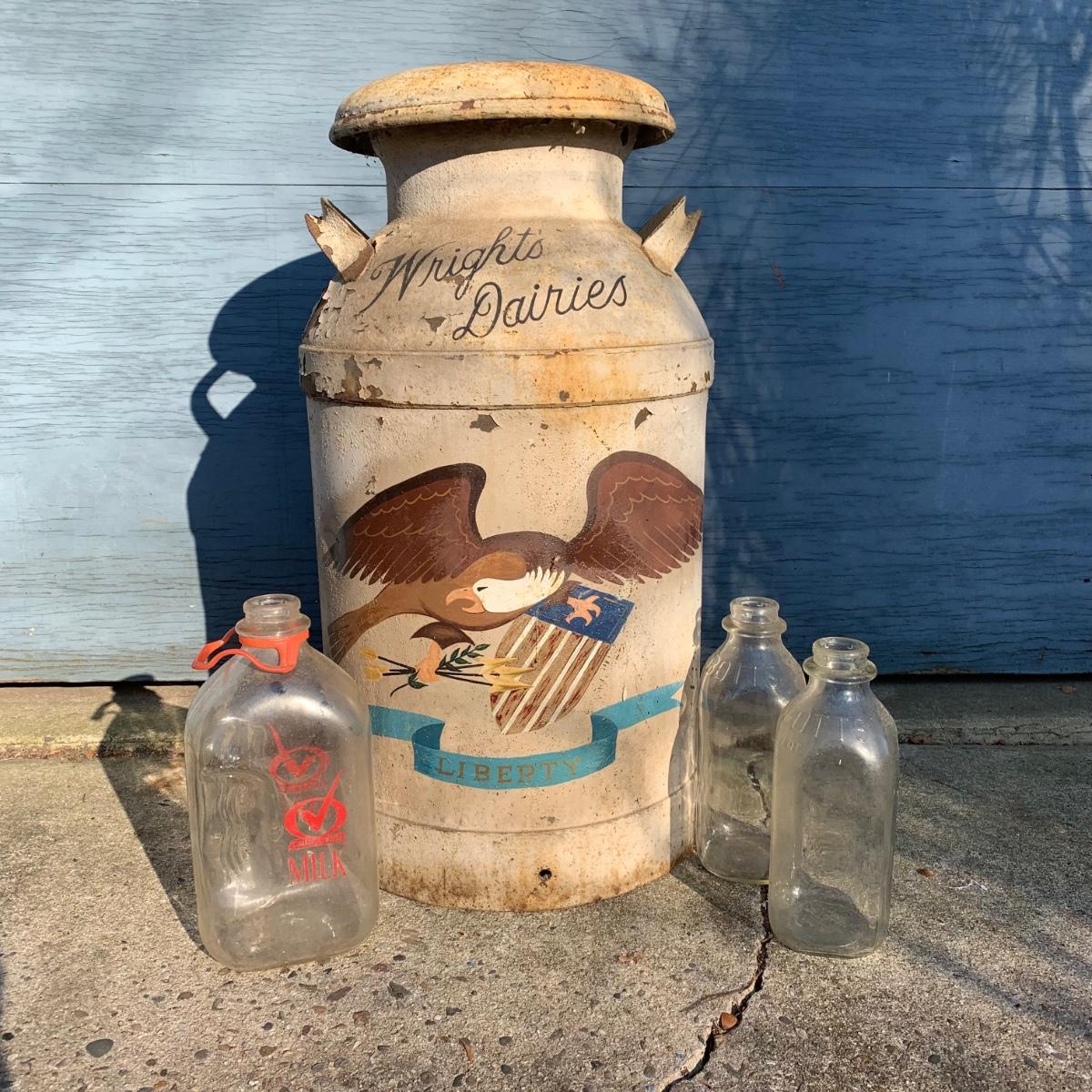 Lot 400G: Vintage Wrights Dairies Milk Jug, Abbots Dairy Glass Milk ...
