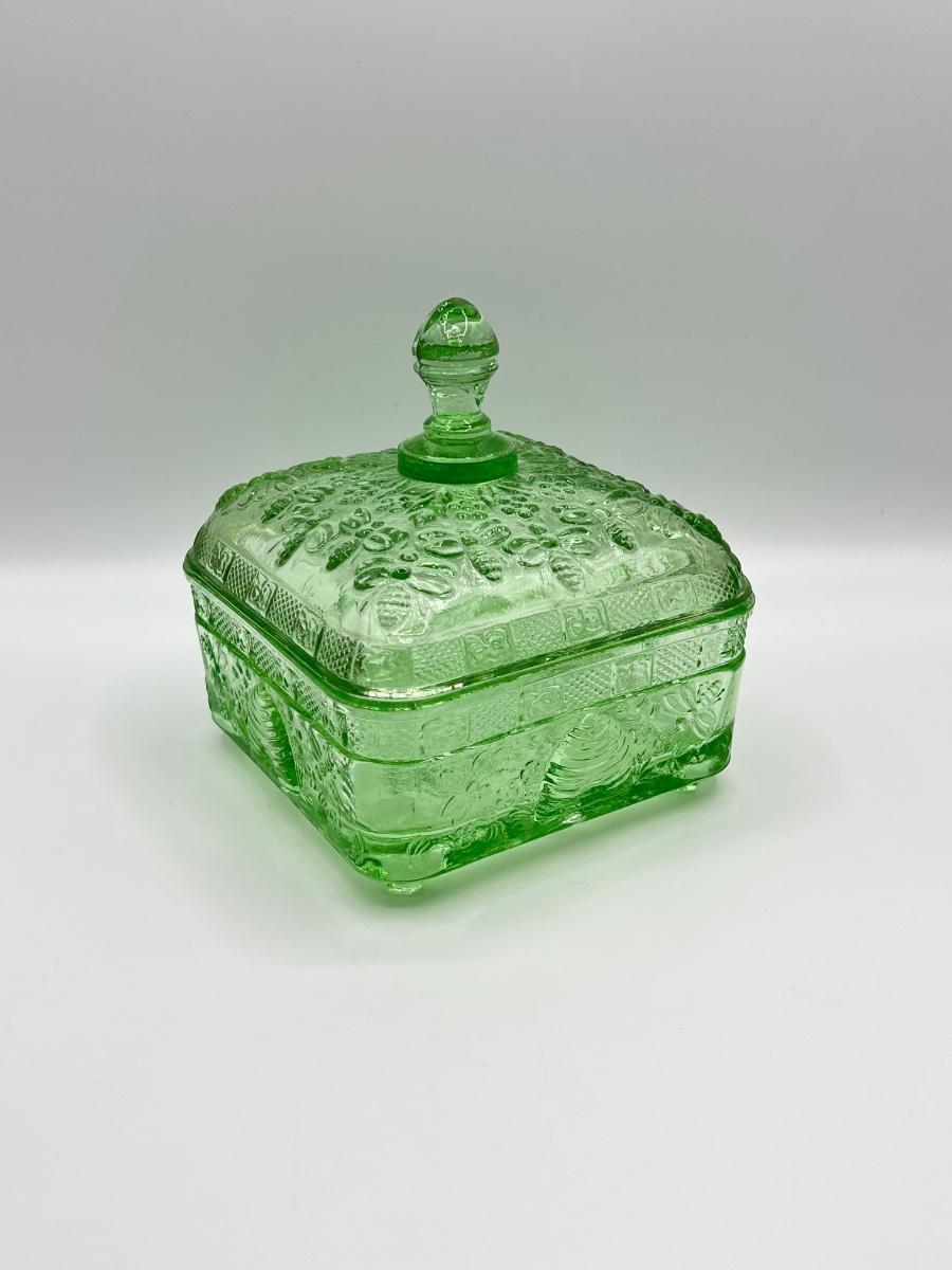 Tiara store Glass Bee Box