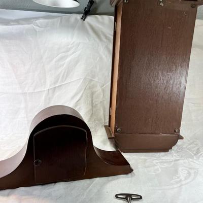 2 Vintage table clocks