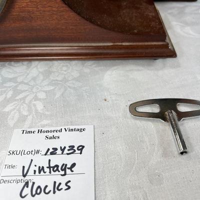 2 Vintage table clocks