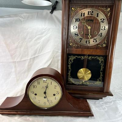 2 Vintage table clocks