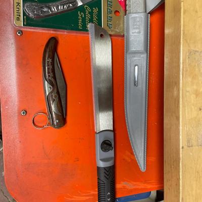 Various knives and saws lot