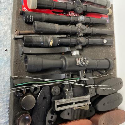 Various small scopes and ends of gun stock