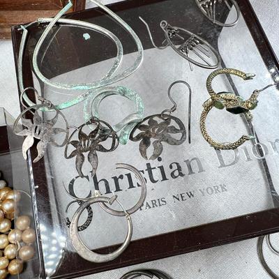 Watches, jewelry, boxes, loose beads