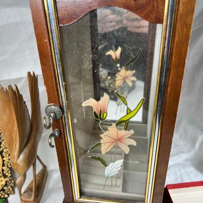 Watches, jewelry, boxes, loose beads