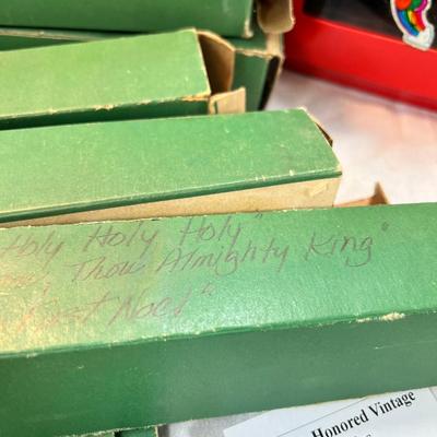 Toy player piano organ with music rolls