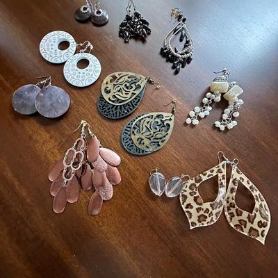 costume jewelry earring lot