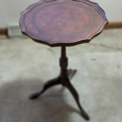 CHIPPENDALE Vintage Mahogany Pie Crust Table/ Wine Table Leather Top