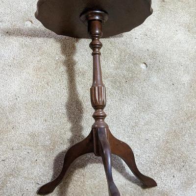 CHIPPENDALE Vintage Mahogany Pie Crust Table/ Wine Table Leather Top