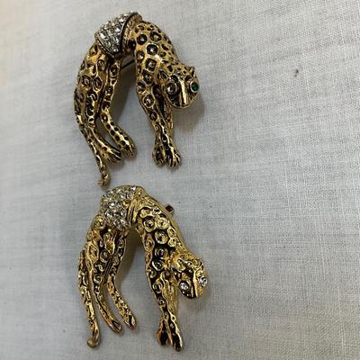 1052 Pair of Vintage Florenza Style Rhinestone Leopard Moving Tail Brooches