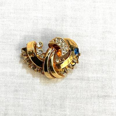1057 Set of Vintage HAR Brooch and 4 Unmarked Brooch