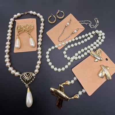 Vintage pearl and gold jewelry