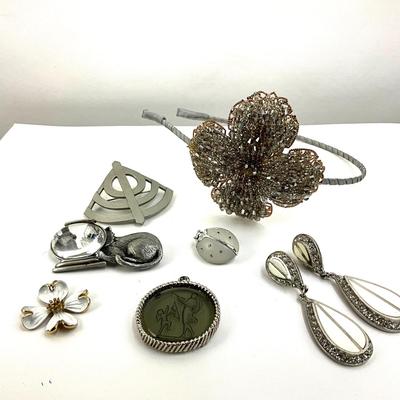 1071 Vintage Silvertone Jewelry and Beaded Headband Lot