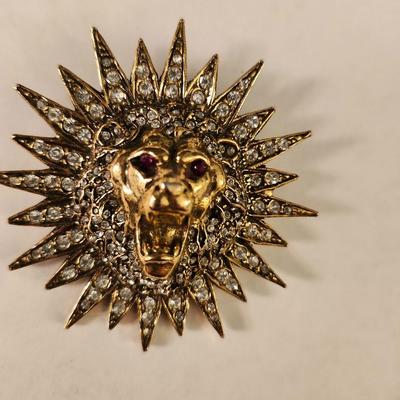 "Jeanne' Lions Face Starburst Brooch