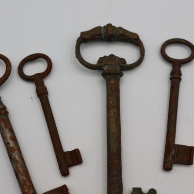Box of Antique Skeleton Keys (80+ Keys)
