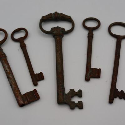 Box of Antique Skeleton Keys (80+ Keys)