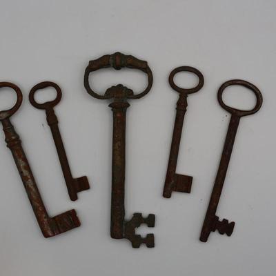 Box of Antique Skeleton Keys (80+ Keys)