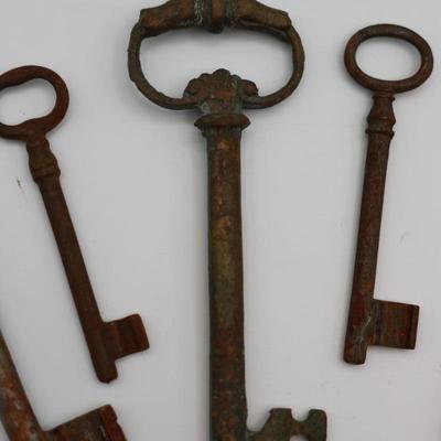 Box of Antique Skeleton Keys (80+ Keys)