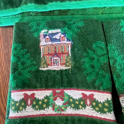 Rich Three Piece Holiday Towel Set