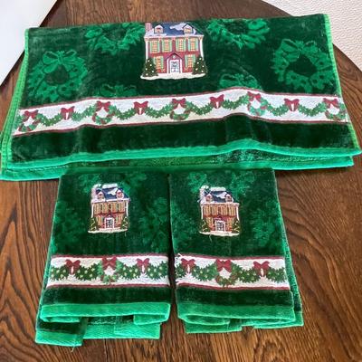 Rich Three Piece Holiday Towel Set