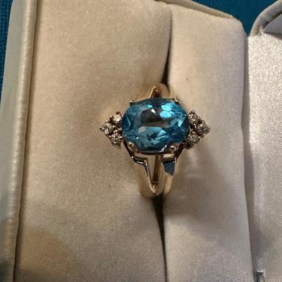 14kt Gold Blue Topaz Ring