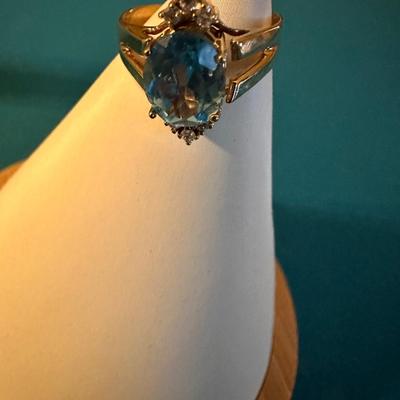 14kt Gold Blue Topaz Ring